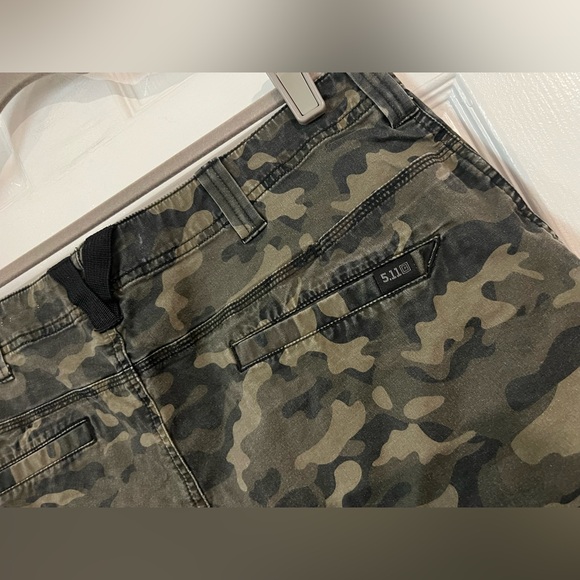 5.11 Tactical Shorts Camo Cotton Canvas Pockets size 36 camouflage EUC - Picture 8 of 13